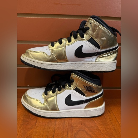 Jordan DC1420-700 Sneakers - Picture 8 of 15